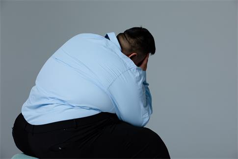 1684890231523291.jpg 摄图网_501413808_banner_商务肥胖男性烦恼背影(企业商用).jpg