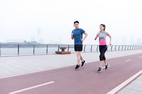 摄图网_500904168_运动男女户外跑步锻炼健身(企业商用).jpg