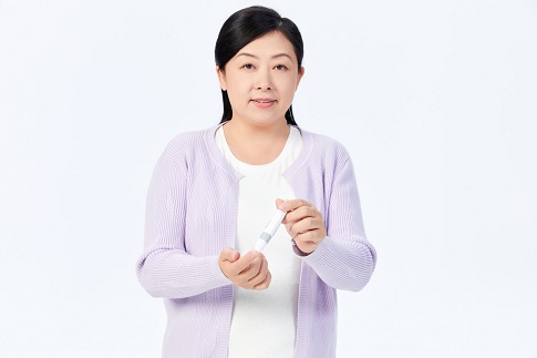 1654790438151012.jpg 摄图网_501685227_banner_中年女性检测血糖(企业商用).jpg