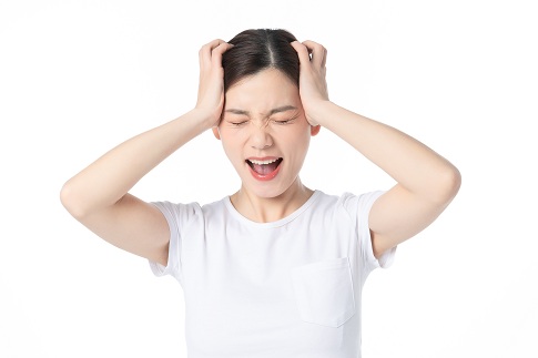 1655826881931981.jpg 摄图网_501192123_女性头疼崩溃(企业商用).jpg