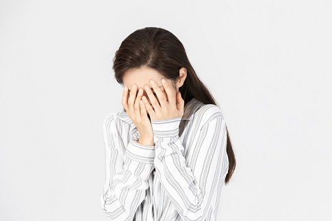 1655915918512964.jpg 摄图网_501391709_banner_女性掩面痛哭(企业商用).jpg