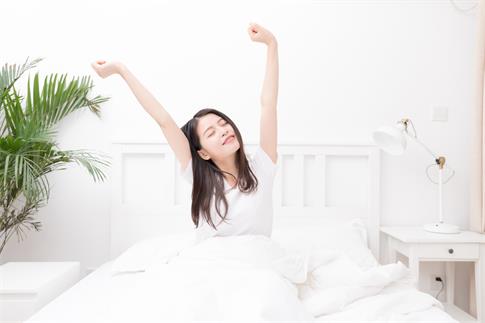 1663353768114421.jpg 摄图网_500712658_banner_早起起床伸懒腰的年轻女性(非企业商用).jpg