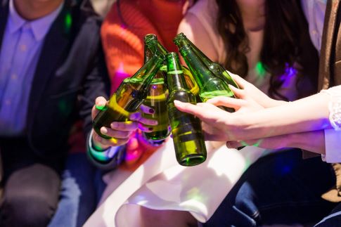 1664728689801277.jpg 摄图网_500758509_banner_聚会生活举杯庆祝喝酒干杯(非企业商用).jpg