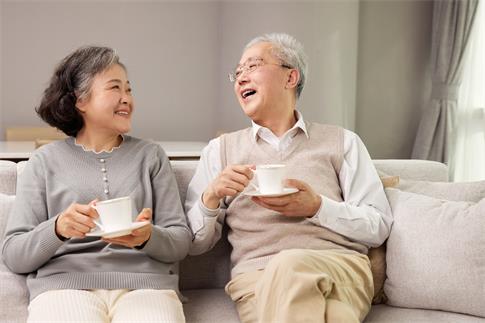1682061894154695.jpg 摄图网_507701529_banner_喝咖啡开心聊天的老年夫妇(企业商用).jpg