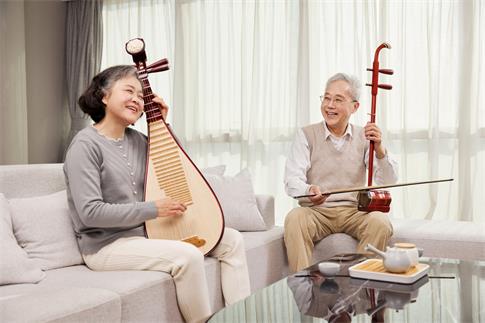 1682645002342967.jpg 摄图网_507701549_banner_居家演奏乐器的老年夫妻(企业商用).jpg