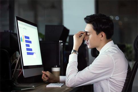 1686625702234676.jpg 摄图网_501352622_banner_男性熬夜加班(企业商用).jpg