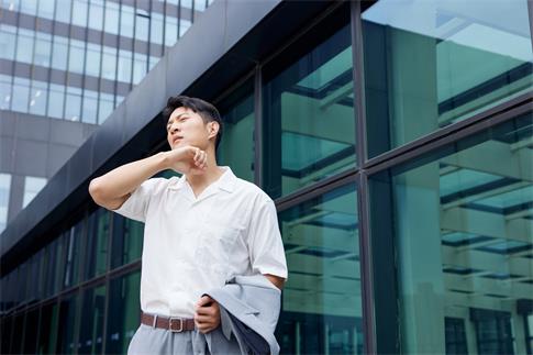 1689469550739654.jpg 摄图网_507713929_banner_夏日都市白领擦汗(企业商用).jpg