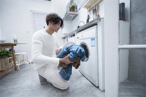 1690590144901815.jpg 摄图网_500683814_banner_居家生活用洗衣机洗衣服(企业商用).jpg