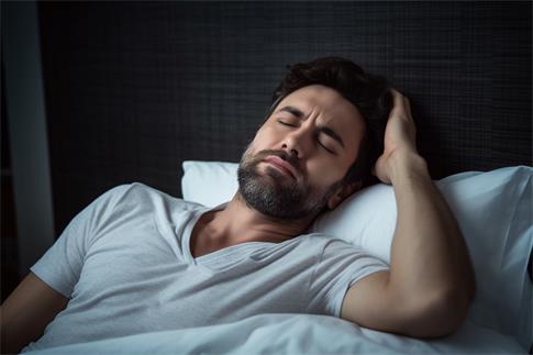 1690764787214309.jpg 摄图网_600167875_banner_失眠犯困的男人(企业商用).jpg