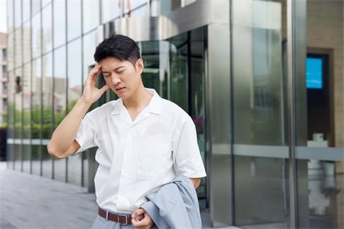 1696808503919496.jpg 摄图网_507713926_banner_户外白领头晕中暑(企业商用).jpg