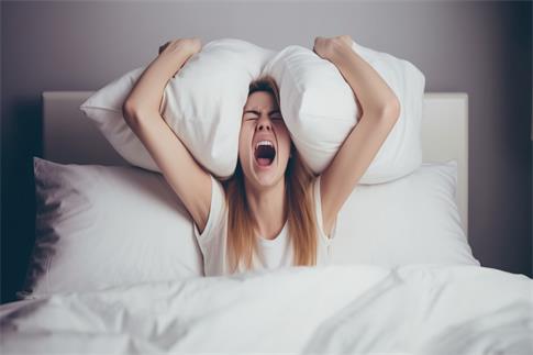1697241280658139.jpg 摄图网_600148190_banner_失眠的女人在大喊大叫(企业商用).jpg
