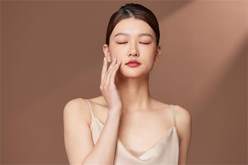 1702083531286870.jpg 摄图网_507716469_皮肤细腻抗衰老的美女(企业商用).jpg