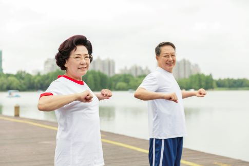 1712495025235626.jpg 摄图网_501361867_老年人运动锻炼 (企业商用).jpg