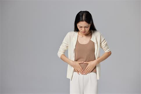 1718323000181991.jpg 摄图网_506953111_捂着肚子的女性(企业商用).jpg