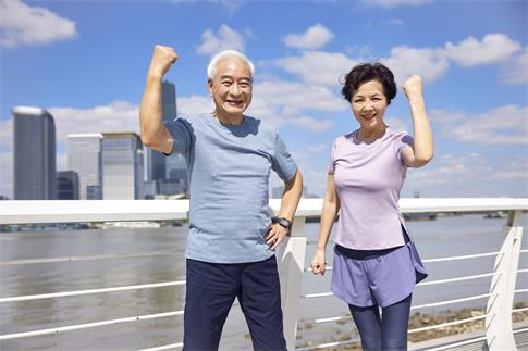 1729036079345511.jpg 摄图网_507510715_老年夫妇户外运动加油形象(企业商用).jpg