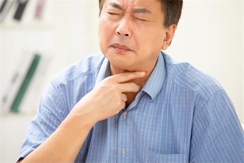 1731629374654336.jpg 摄图网_501661390_banner_中年人男性咽喉疼痛(企业商用).jpg