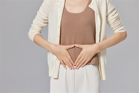 1737679036446908.jpg 摄图网_506953110_捂着肚子的女性特写(企业商用).jpg
